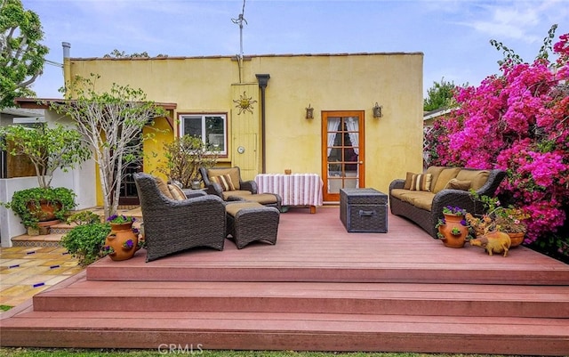 4260 Mcconnell Blvd, Los Angeles, CA 90066 - wooden terrace with an outdoor living space