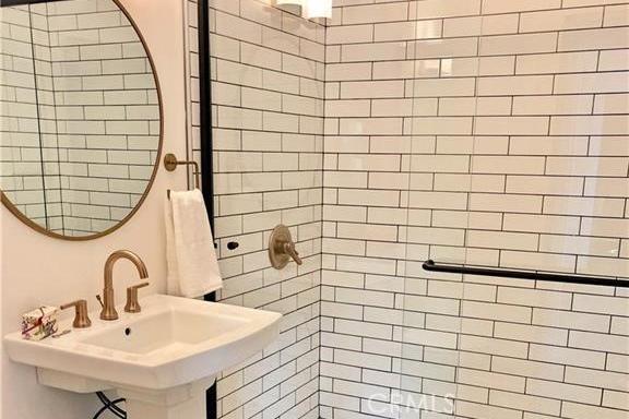 341 W Whiting Ave, Fullerton, CA 92832 - bathroom featuring a sink and a tile shower