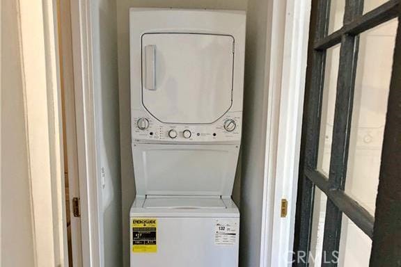 341 W Whiting Ave, Fullerton, CA 92832 - laundry room with estacked washer and dryer