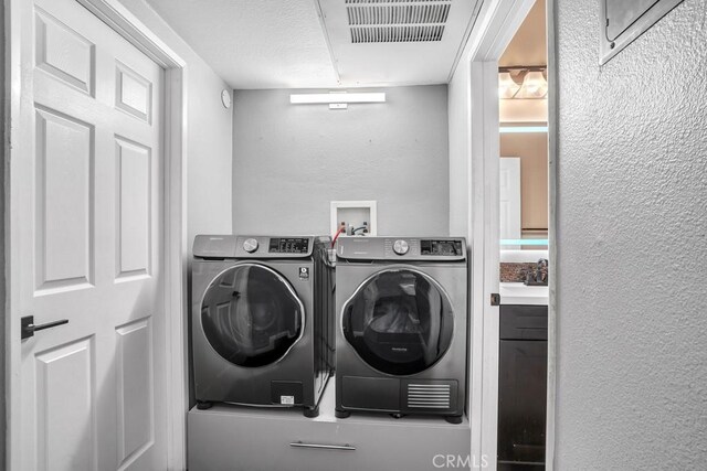6323 Reseda Blvd Unit 39, Tarzana, CA 91335 - laundry area with independent washer and dryer and a textured wall