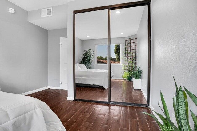 6323 Reseda Blvd Unit 39, Tarzana, CA 91335 - bedroom featuring wood finished floors, a closet, and recessed lighting