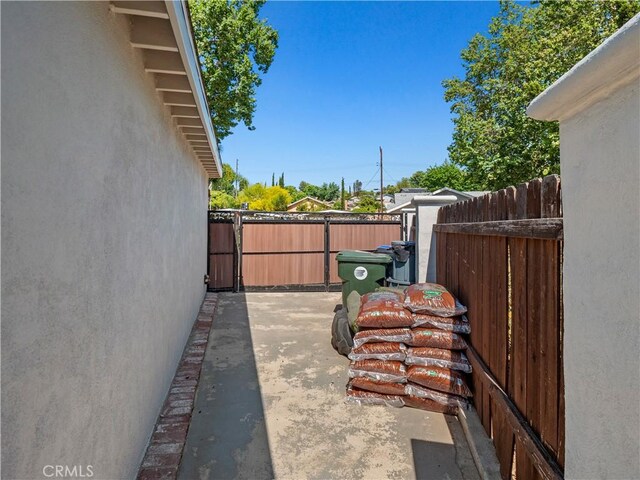 27545 Santa Clarita Rd, Saugus, CA 91350 - view of patio / terrace