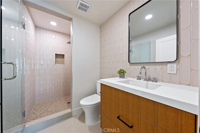2901 N Biskra Rd, Palm Springs, CA 92262 - full bath featuring a stall shower, vanity, and recessed lighting
