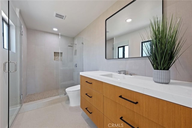 2901 N Biskra Rd, Palm Springs, CA 92262 - full bath with a stall shower, vanity, and recessed lighting