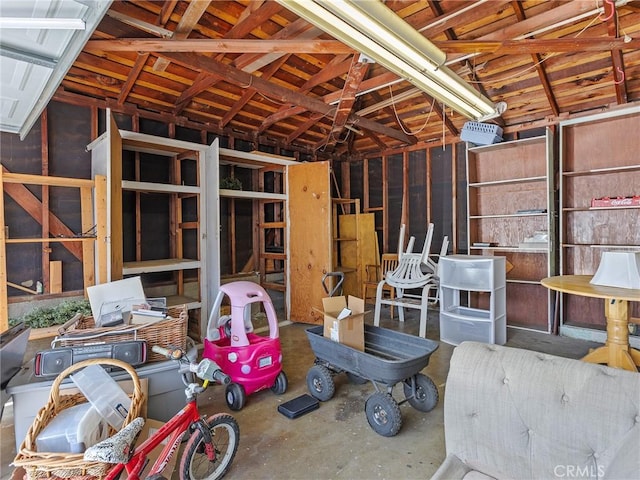 2724 Scott Rd, Burbank, CA 91504 - view of garage