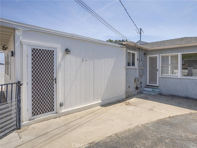 2724 Scott Rd, Burbank, CA 91504 - doorway to property with a patio area