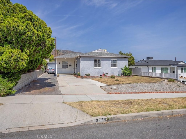 2724 Scott Rd, Burbank, CA 91504 - bungalow-style home with concrete driveway and stucco siding