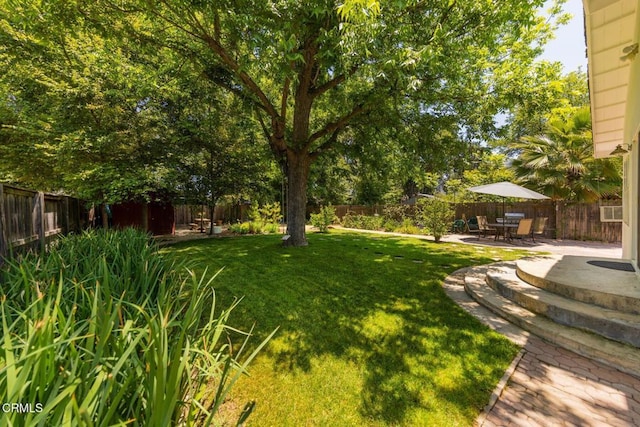 216 N Fulton St, Ojai, CA 93023 - fenced backyard with a patio area