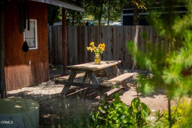 216 N Fulton St, Ojai, CA 93023 - view of patio
