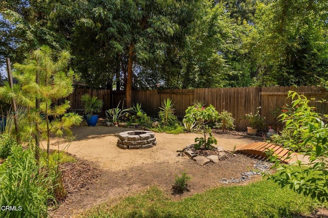 216 N Fulton St, Ojai, CA 93023 - fenced yard with an outdoor fire pit