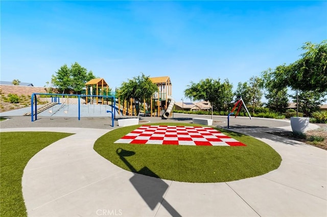 16502 Casa Grande Ave Unit 318, Fontana, CA 92336 - view of community with a lawn
