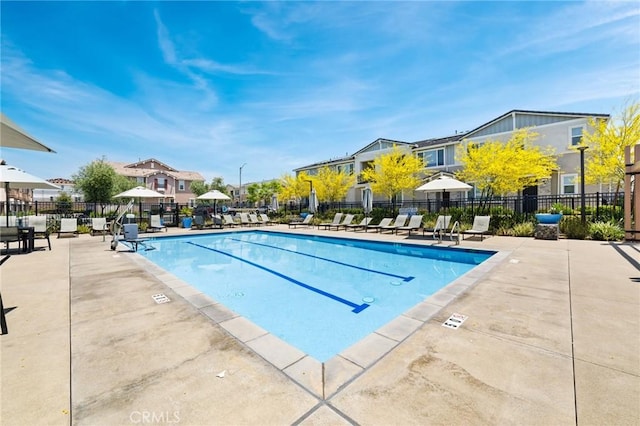 16502 Casa Grande Ave Unit 318, Fontana, CA 92336 - community pool with a residential view and a patio