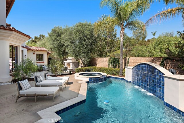6 Rickie, Ladera Ranch, CA 92694 - view of swimming pool with a patio area, a fenced backyard, and a pool with connected hot tub