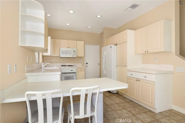 27861 Crown Court Cir Unit 72, Valencia, CA 91354 - kitchen featuring white appliances, open shelves, a peninsula, recessed lighting, and a breakfast bar