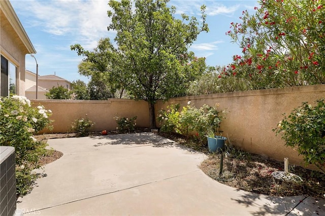 27861 Crown Court Cir Unit 72, Valencia, CA 91354 - view of patio