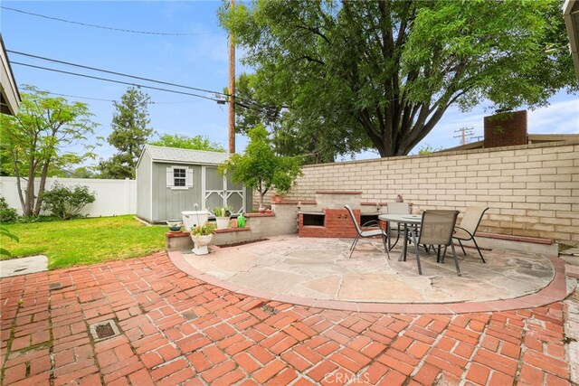 27439 Santa Clarita Rd, Saugus, CA 91350 - fenced backyard featuring a patio, a storage shed, and outdoor dining space