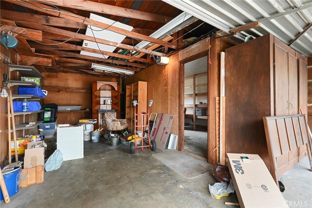 27439 Santa Clarita Rd, Saugus, CA 91350 - view of garage