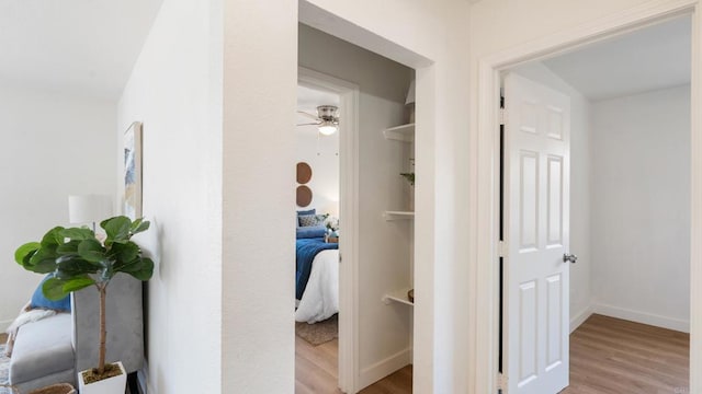 846 44th St, San Diego, CA 92102 - hall featuring light wood-type flooring