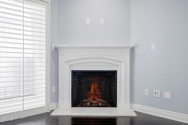 4424 Whitsett Ave Unit 102, Studio City, CA 91604 - detailed view of a fireplace with raised hearth and baseboards