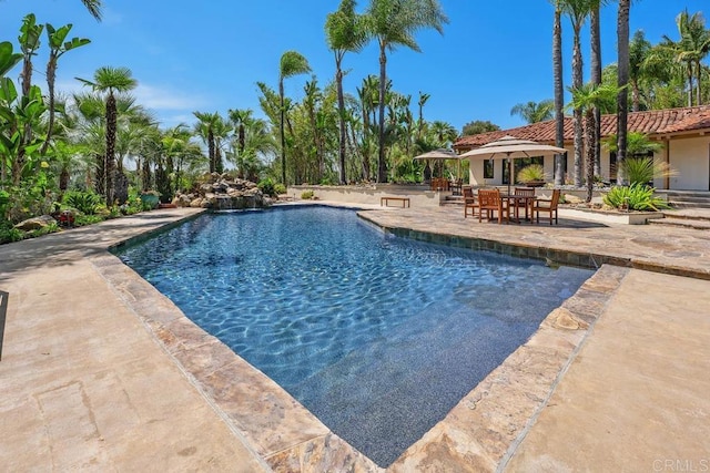 9 Rolling View Ln, Fallbrook, CA 92028 - outdoor pool featuring a patio