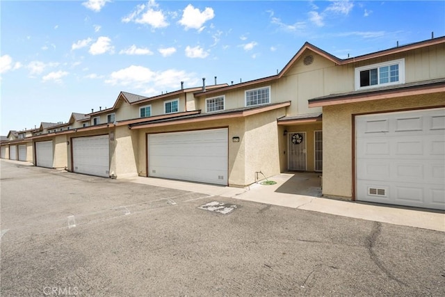1571 S Reservoir St Unit C, Pomona, CA 91766 - townhome / multi-family property featuring stucco siding and community garages
