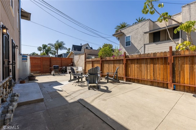 1605 E Broadway, Long Beach, CA 90802 - fenced backyard with a patio area