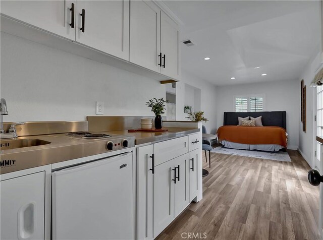 2867 Turnbull St, Oceanside, CA 92054 - bar with wood finished floors and recessed lighting