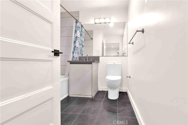1131/2 N Manhattan Pl, Los Angeles, CA 90004 - full bath featuring shower / bath combo with shower curtain, vanity, and tile patterned floors