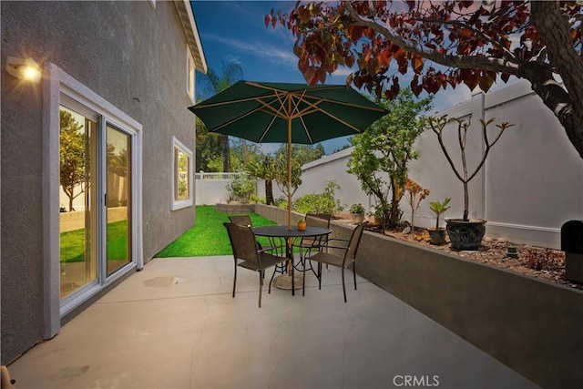 8 Chatri Cir, Lake Forest, CA 92610 - fenced backyard with outdoor dining area and a patio