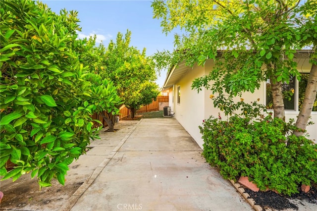 28610 Portsmouth Dr, Menifee, CA 92586 - view of side of home featuring stucco siding, a fenced backyard, and a patio area