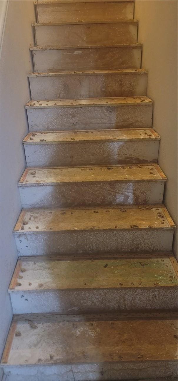 19385 Live Oak Ln, Lake Elsinore, CA 92530 - view of stairway