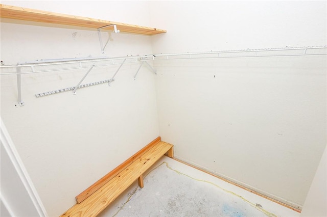 19385 Live Oak Ln, Lake Elsinore, CA 92530 - view of walk in closet