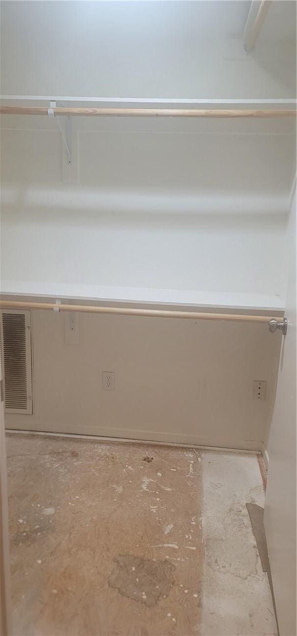 19385 Live Oak Ln, Lake Elsinore, CA 92530 - view of closet