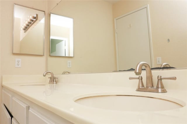 19385 Live Oak Ln, Lake Elsinore, CA 92530 - full bathroom with double vanity