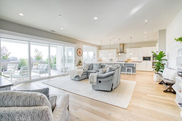 916 Trail View Pl, Nipomo, CA 93444 - living area featuring light wood finished floors and recessed lighting