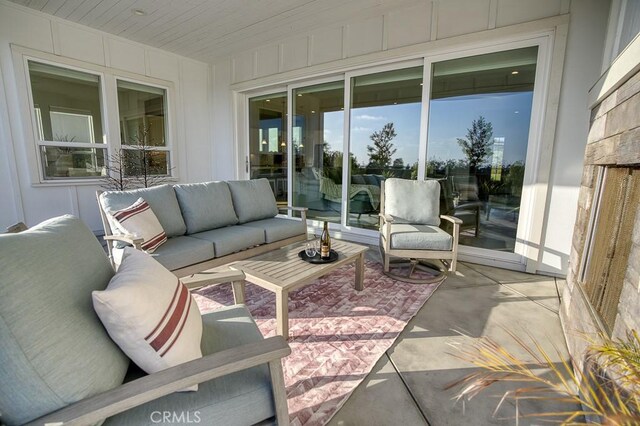 916 Trail View Pl, Nipomo, CA 93444 - sunroom / solarium featuring an outdoor hangout area and concrete floors