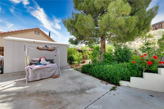 13035 Troy Ct, Victorville, CA 92395 - view of garage