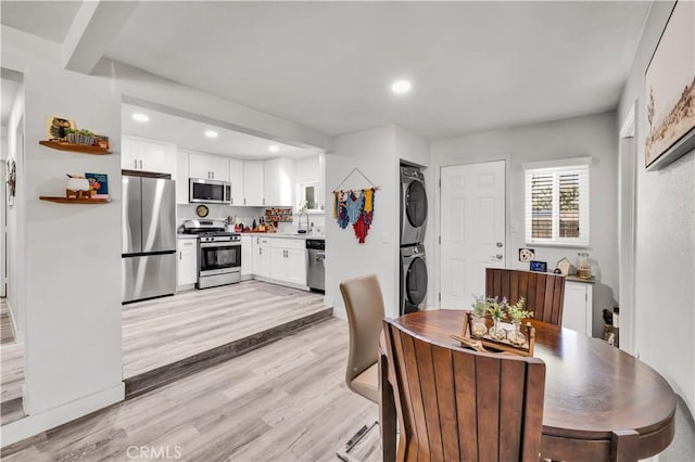56565 Antelope Trl, Yucca Valley, CA 92284 - dining room featuring stacked washer / drying machine, light wood-style floors, and recessed lighting