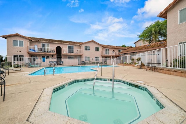 31916 Del Cielo Este Unit 38, Bonsall, CA 92003 - community pool with a patio area and a community hot tub