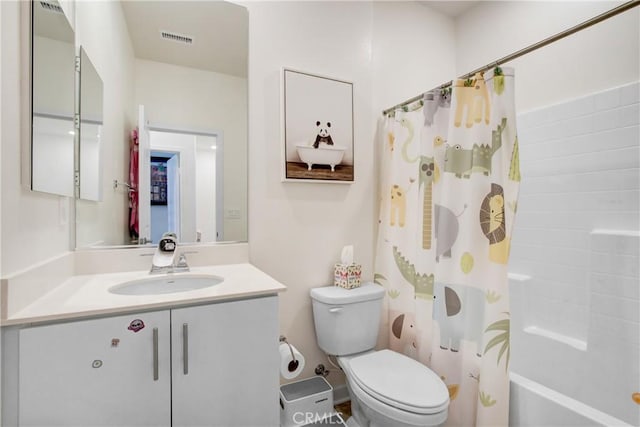 3934 Lavine Way Unit 108, Corona, CA 92883 - full bath with vanity and shower / tub combo with curtain