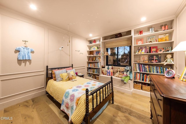 705 Alomar St, Ojai, CA 93023 - bedroom with light wood finished floors, crown molding, and recessed lighting