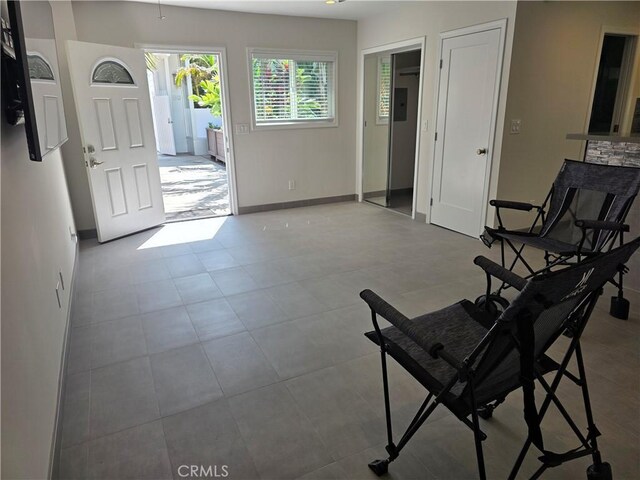 2774 Sawtelle Blvd, Los Angeles, CA 90064 - foyer entrance with baseboards