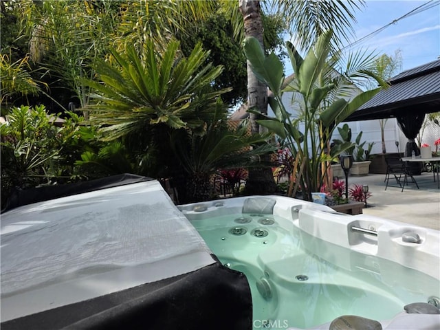 2774 Sawtelle Blvd, Los Angeles, CA 90064 - exterior view of a hot tub