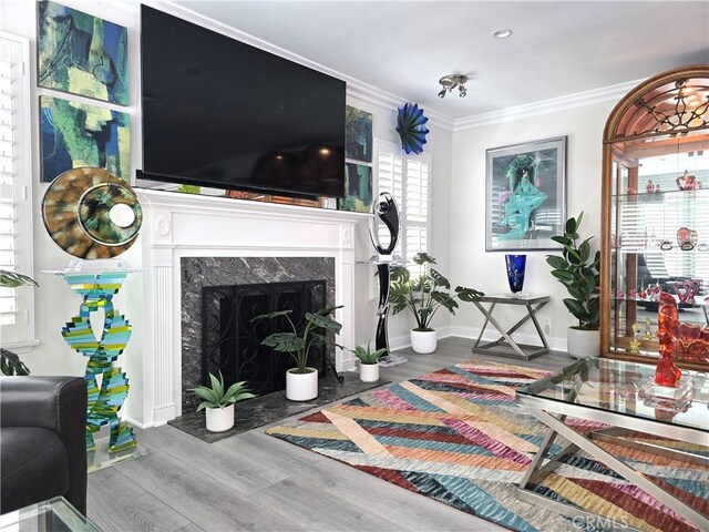 2774 Sawtelle Blvd, Los Angeles, CA 90064 - living area featuring wood finished floors, a high end fireplace, and crown molding