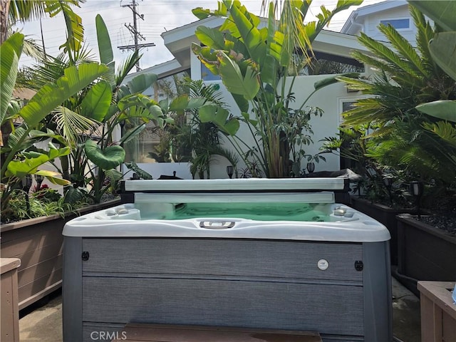 2774 Sawtelle Blvd, Los Angeles, CA 90064 - exterior view of a jacuzzi