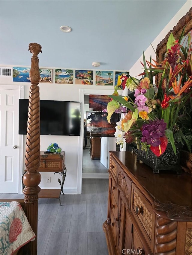 2774 Sawtelle Blvd, Los Angeles, CA 90064 - interior space featuring dark wood finished floors and recessed lighting