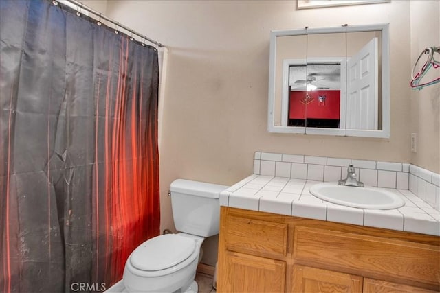 5982 Morongo Rd Unit 29, Palms, CA 92277 - full bathroom featuring vanity, curtained shower, and a ceiling fan