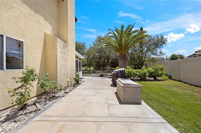 33087 Corte Ganso, Temecula, CA 92592 - fenced backyard with a patio area