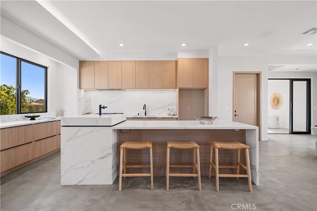 62290 Crestview Dr, Joshua Tree, CA 92252 - kitchen featuring modern cabinets, finished concrete floors, backsplash, and recessed lighting