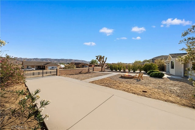 62290 Crestview Dr, Joshua Tree, CA 92252 - view of yard with a fire pit, a gate, a mountain view, and driveway